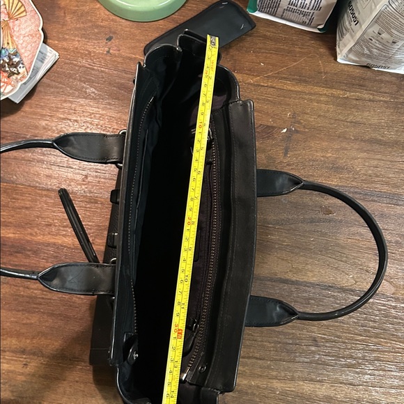 COACH Elegant Black Leather Handbag - Picture 12 of 14